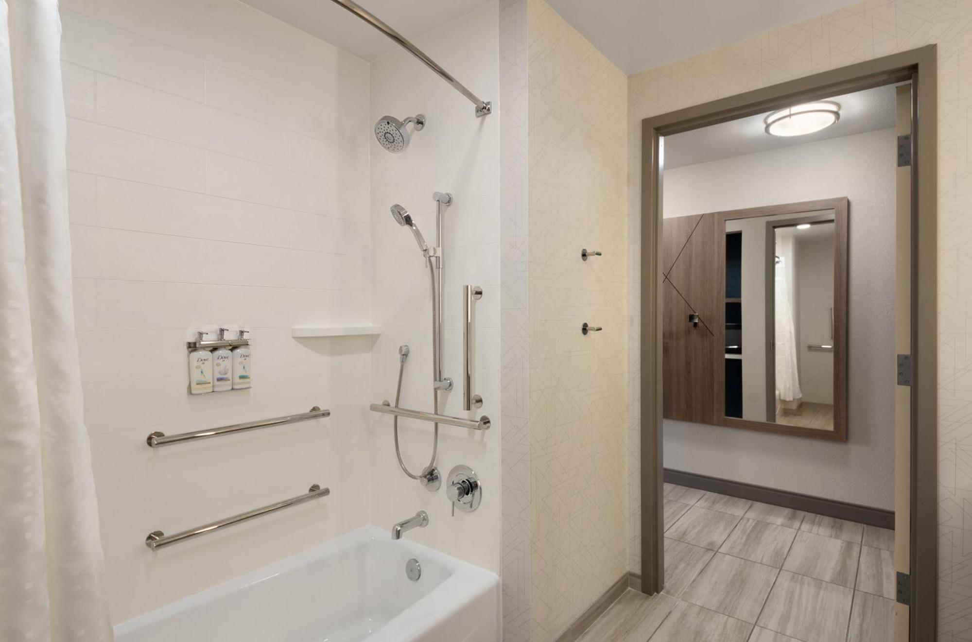 Holiday Inn Express Richmond By Ihg Exteriör bild